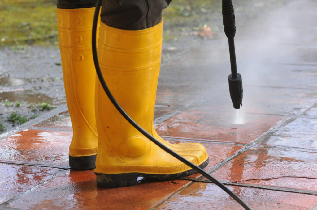 Pressure washing driveway cleaning service in Kent